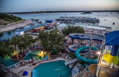 Volente Cabina | LakeTravis 1BR Bungalow #7: Free waterpark, walk to dining, marina, lake &beach