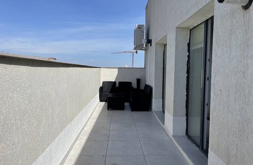 Militari Apartamento | Lakeview 2 Room Penthouse Rooftop W15