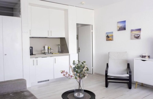 Bissone Apartamento | Lakeview App. 214 by Interhome