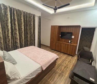 Tehri Apartamento | Lakeview Bliss by the chamolis