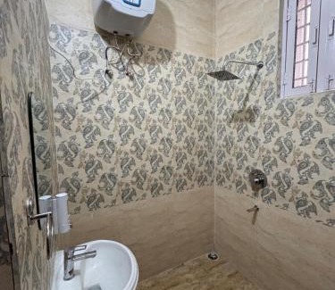 Tehri Apartamento | Lakeview Bliss by the chamolis
