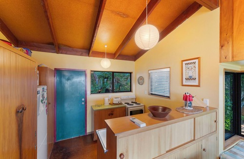 Pukawa Casa | Lakeview Bush Hideaway - Pukawa Holiday Home