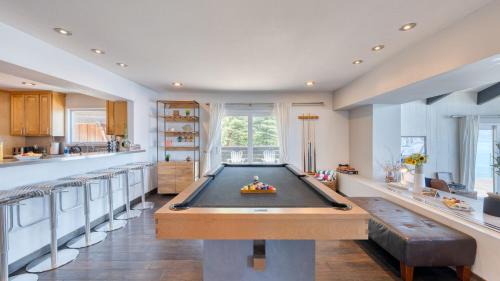 Tahoe Vista Casa | Lakeview by AvantStay Private Waterfront Cabin on Lake Tahoe w Hot Tub Views