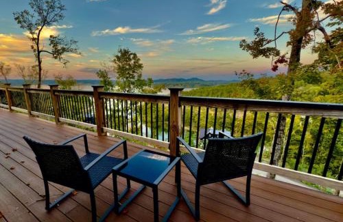 Sevierville Casa | Lakeview Cabin, Hot Tub, Game Rm