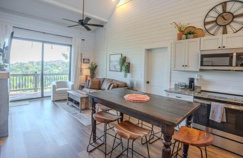 Sevierville Casa | Lakeview Cabin, Hot Tub, Game Rm