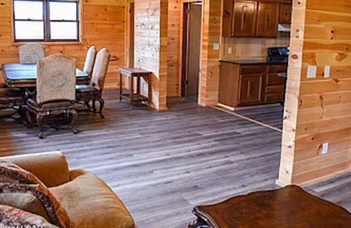 White Haven Cabina | Lakeview Cabin of Lake Ag-mar sleeps 15 w/ Hot Tub