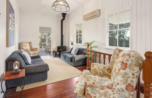 Mooloolah Valley Casa | Lakeview Cottage in Mooloolah Valley