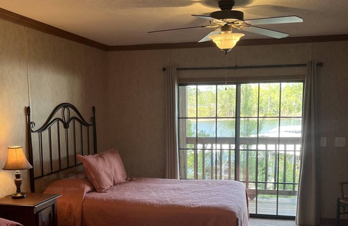 Kirby Cabaña | Lakeview cottage on Lake Greeson with private hot tub!