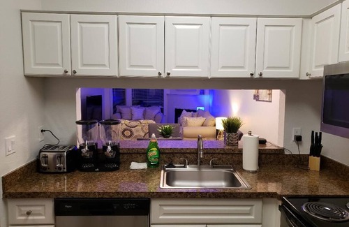 Clinton Township Casa | Lakeview Cozy Townhouse - 5 min from Hall Road