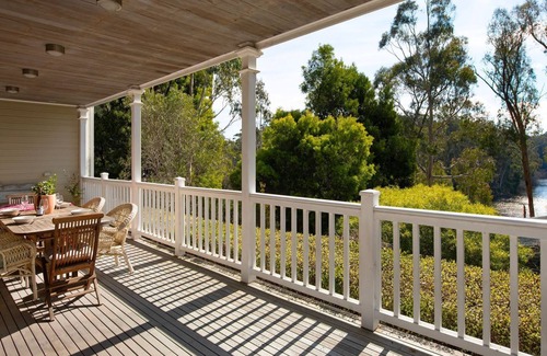 Daylesford Casa | Lakeview Daylesford- spacious home by the lake