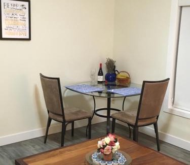 Central Okanagan Cama Y Desayuno | Lakeview Gardens B&B