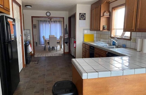 Coulterville Casa | Lakeview Getaway