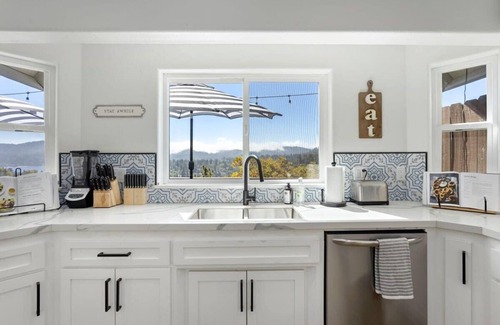 Lake Arrowhead Casa | Lakeview Home, 3 Decks, AC, EV Chgr, Lake Rights