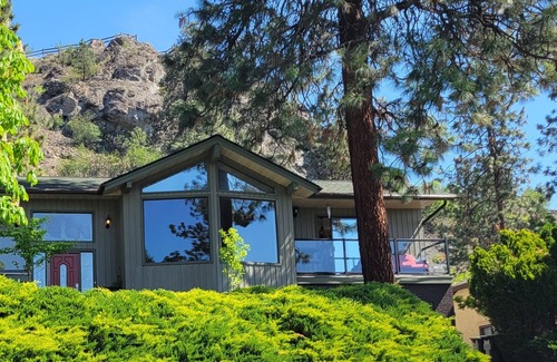 Central Okanagan Casa | Amplia casa con vista al lago recientemente renovada en el corazón de la ciudad