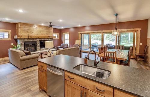 Pequot Lakes Complejo | Lakeview Home with Dock on the Whitefish Chain, Outdoor Pool, Pickleball & More