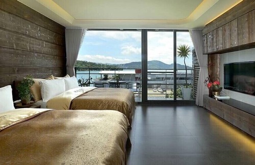 Yuchi Cama Y Desayuno | LakeView Homestay