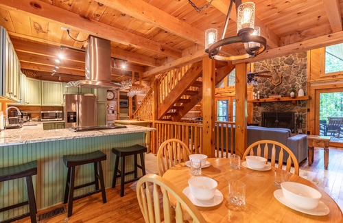 Boone Cabina | Lakeview- hot tub, pet friendly, lake views, catch and release fishing