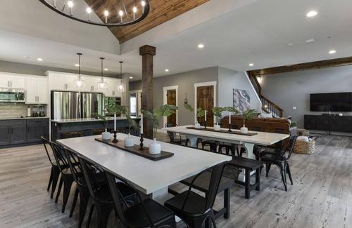 Table Rock Casa | Lakeview, Indoor/Outdoor Pool, HotTub & Pet Frdnly