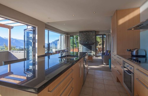 Queenstown Apartamento | Lakeview Lodge One with Stunning Views