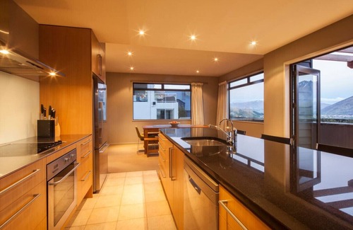 Queenstown Apartamento | Lakeview Lodge One with Stunning Views