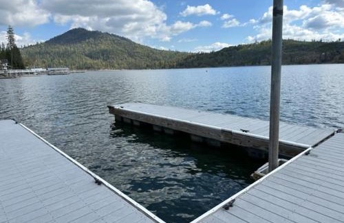 Bass Lake Casa | Lakeview Lodge w/Boat slip, hot tub, lake views