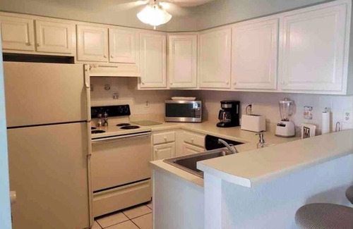 Selbyville Casa | Lakeview Luxe 2BR Townhouse- Movie Nights, Popcorn Dreams & Ocean City Vibes