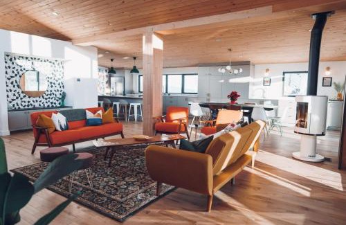 Les Pays-d'en-Haut Regional County Municipality Chalet De Esquí | Lakeview Mid Century Luxury Cottage