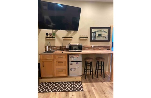 Wofford Heights Casa | Lakeview Nature Retreat w Hot Tub & Private sCreek Access