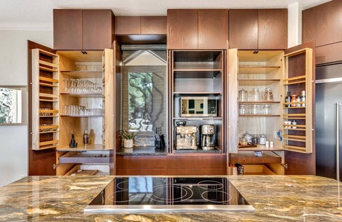 Canyon Lake Casa | Lakeview Paradise: 7Kings, Hot Tub, Pool & Jacuzzi