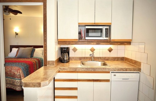 Central Okanagan Cabaña | Lakeview Paradise cabin 2