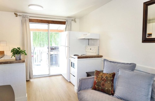Central Okanagan Cabaña | Lakeview Paradise cabin 2