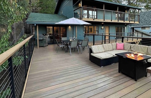 Lakehead Casa | Lakeview, Pool Table, Marina Close, Sleeps 16 - Shasta Lakeshore Retreat #8
