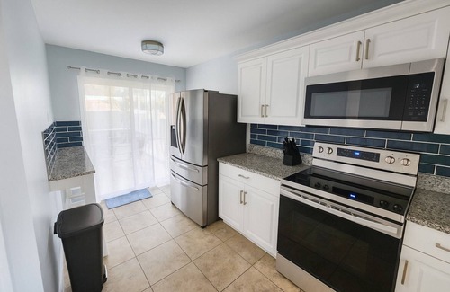 Indian Wells Casa | Lakeview Pool Villa, 3BD/2BA 10 min to Disney!