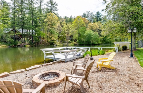 Flat Rock Condominio | Lakeview studio condo with pool, fire pit, canoes & paddle boats, tennis, & WiFi