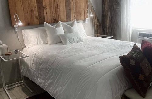 Athens Apartamento | Lakeview Studio w/Free WIFI &Parking