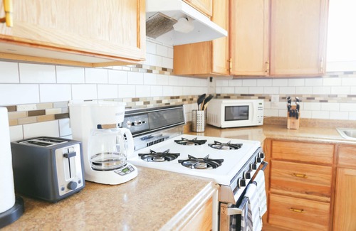 Wofford Heights Cabina | Lakeview Terrace Cal King Studio!