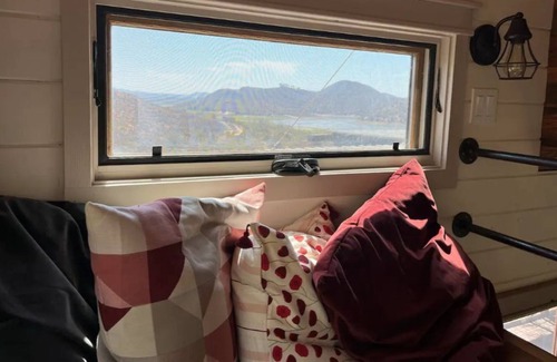 Del Dios Casa | Lakeview tiny house w/hillside pool