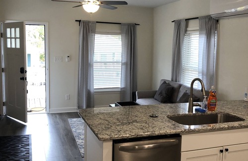 Durham Apartamento | Lakewood/Lyon Park Renovated Cottage Near Duke 23B