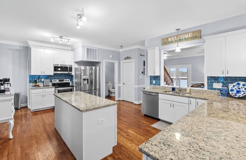Henrico Casa | Lakin' Memories, 2 Kitchens, Detached Game Rm/Gym, Lakin' Memories, 2 Kitchens, Detached Game Rm/Gym