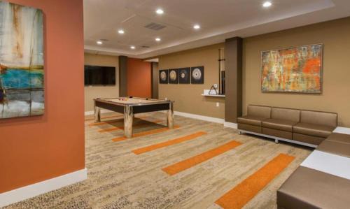 Koreatown Apartamento | LALAs House- 1br with Free Parking, Pool and Sauna