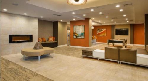Koreatown Apartamento | LALAs House- 1br with Free Parking, Pool and Sauna