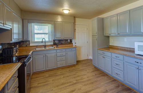 Lamesa Casa | Lamesa Vacation Rental w/ Covered Patio & Fire Pit