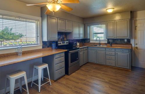 Lamesa Casa | Lamesa Vacation Rental with Covered Patio and Fire Pit