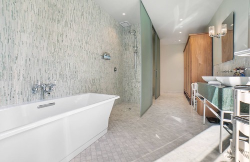 Kelvin Heights Cabina | Lanah Residence