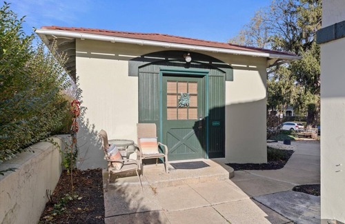 Lancaster Cabaña | Lancaster Carriage House w/Fireplace & Jacuzzi