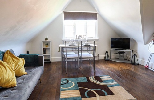 Woodhall Spa Cabaña | LANCASTER HEIGHTS, family friendly in Woodhall Spa