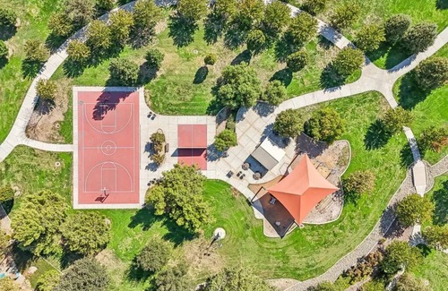 North Natomas Casa | Land House with Fitness Center, Pool, Grill, Garage, close to Downtown & Airport