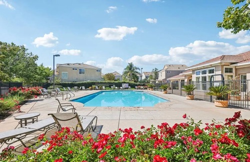 North Natomas Casa | Land House with Fitness Center, Pool, Grill, Garage, close to Downtown & Airport