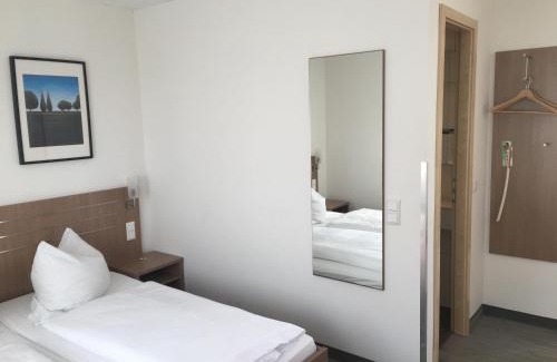 Dornstadt Hotel | Landhotel Gasthof am Berg