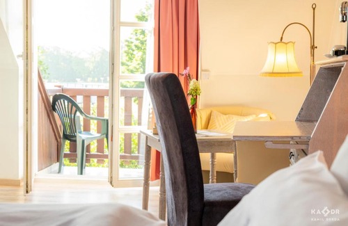 Plau am See Hotel | Landhotel Rosenhof Garni am Plauer See mit Ladesäule für E-Autos